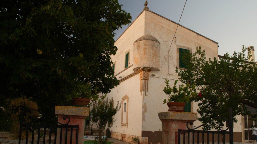 Masseria Olga coliving house in Puglia surrounded by nature at sunset, ideal for remote workers and digital nomads in Italy.
