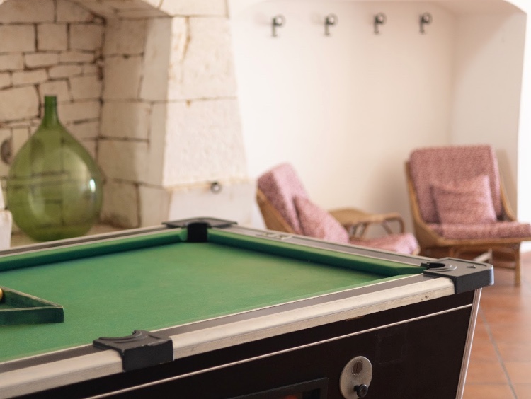 Game room with pool table and chill zone in a coliving in Italy